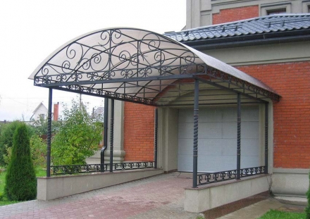 Навес для автомобиля металлический над гаражом, фото 1