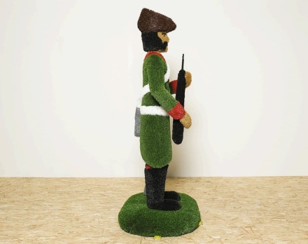 Топиари Гусар Ярополк, с ружьем - газон Eco, фото 4