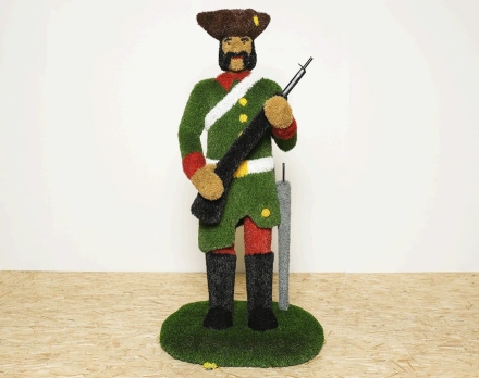 Топиари Гусар Ярополк, с ружьем - газон Eco, фото 1