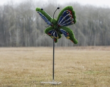 Топиари Бабочка на стойке - газон Eco Топиари Бабочка на стойке - газон Eco