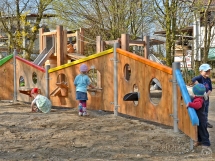 Модульная игровая стена "Гусеница" Модульная игровая стена "Гусеница"