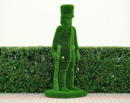 Топиари Гусар, ружье в руках - газон Deluxe, фото 9