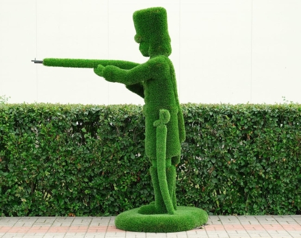 Топиари Гусар, Прицеливается - газон Deluxe, фото 2