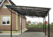 Односкатный навес из поликарбоната