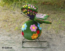 Топиари композиция бабочка на шаре поляна, H=220 см - газон Eco Топиари композиция бабочка на шаре поляна, H=220 см - газон Eco