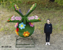 Топиари композиция бабочка на шаре поляна, H=220 см - газон Eco Топиари композиция бабочка на шаре поляна, H=220 см - газон Eco