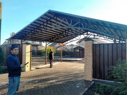 Двускатный навес для авто с металлочерепицей, фото 1