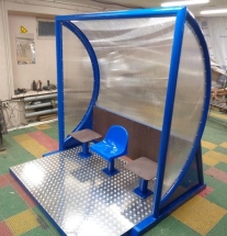 Кабинка судьи со столиками