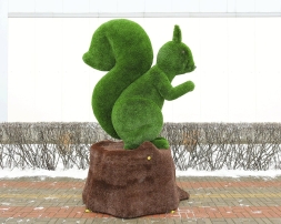 Топиари композиция белка Роза на пне - газон Deluxe+Eco, фото 2