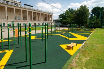3 разноуровневых турника, составляющие треугольник, фото 2