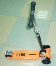 Самокат трехколесный 026S