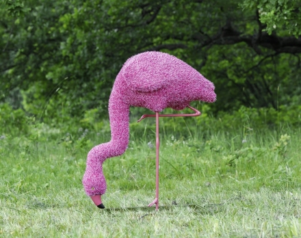 Топиари Фламинго розовый шея изогнута, на водопое - газон Eco, фото 1