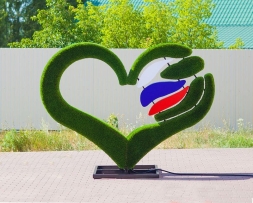 Топиари &quot;Стела Триколор с фонарями&quot;