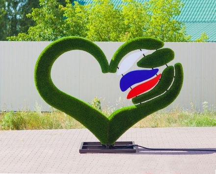 Топиари &quot;Стела Триколор с фонарями&quot;, фото 1