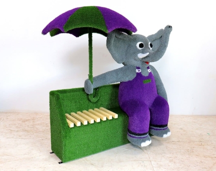 Топиари композиция Слон с зонтом на лавочке - газон Eco, фото 2