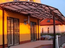 Арочный навес примыкающий к дому