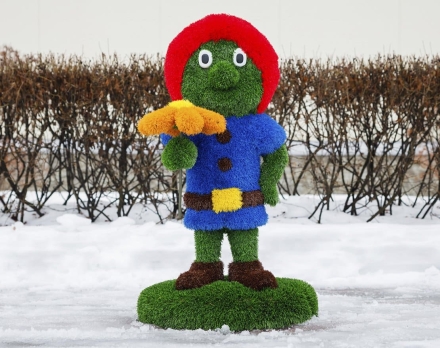 Топиари Гном цветочник Горш на островке - газон Eco, фото 1