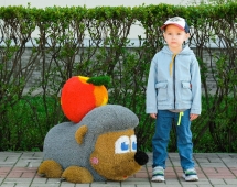 Топиари Ёжик с яблочком - газон Есо