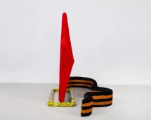 Топиари композиция Звезда с георгиевской лентой - газон Eco