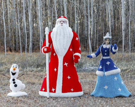 Топиари композиция Дед Мороз, Снегурочка и снеговик Малыш - газон Eco, фото 1